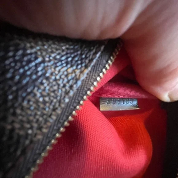 Eva Damier Clutch 🔥SOLD🔥 - Picture 5 of 12